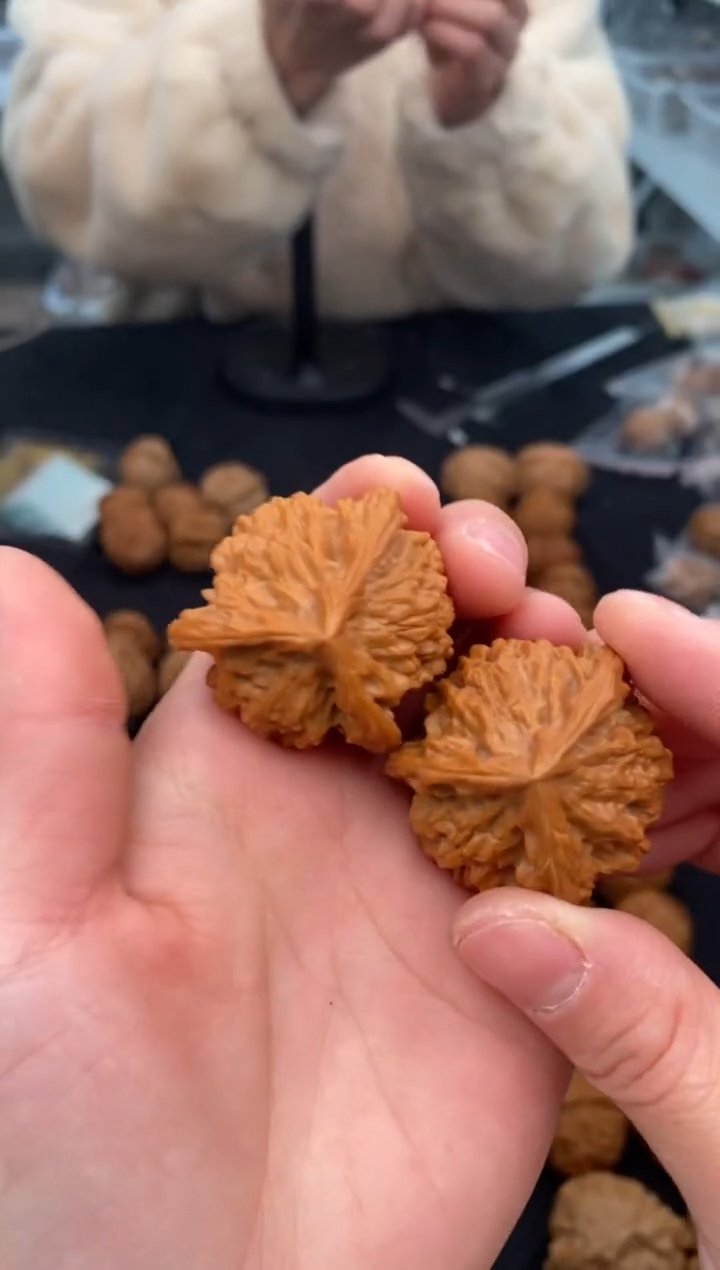 【闪购商品】文玩核桃把件盘山奔35-t128