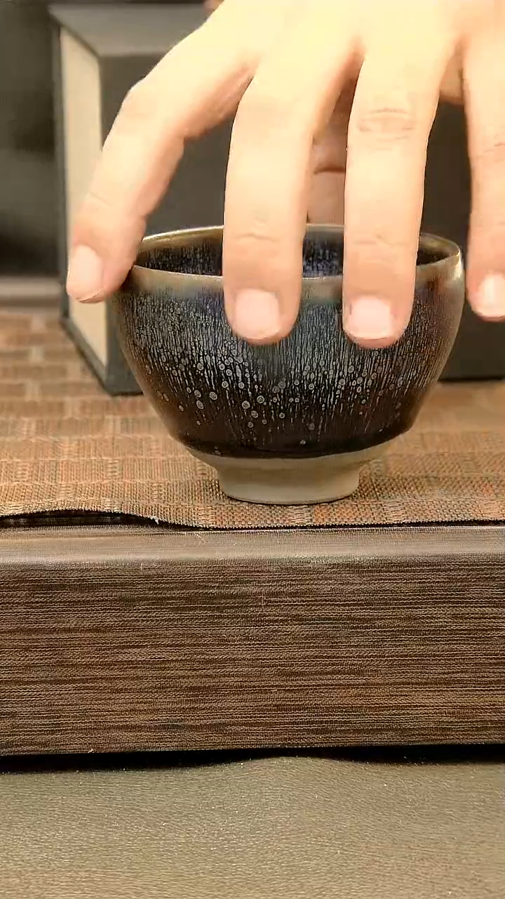 茶盏942=.。。。。。。。