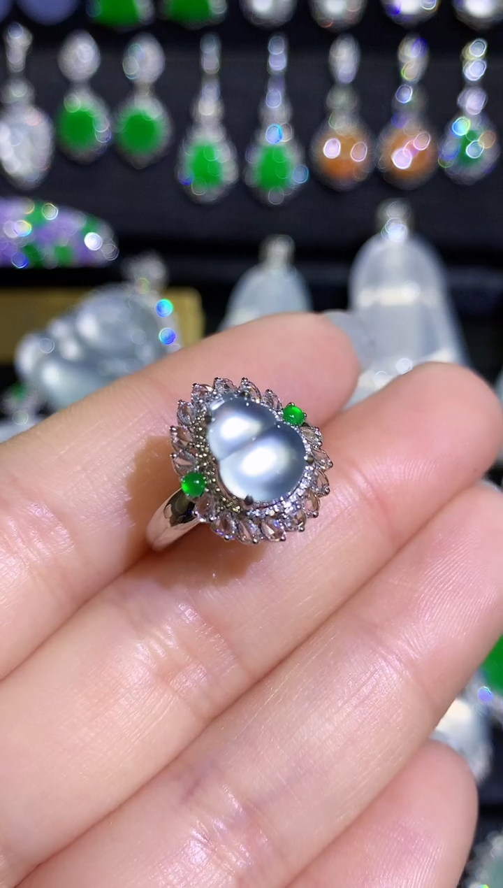 【闪购商品】翡翠戒指18K金镶嵌玻璃种极光葫芦