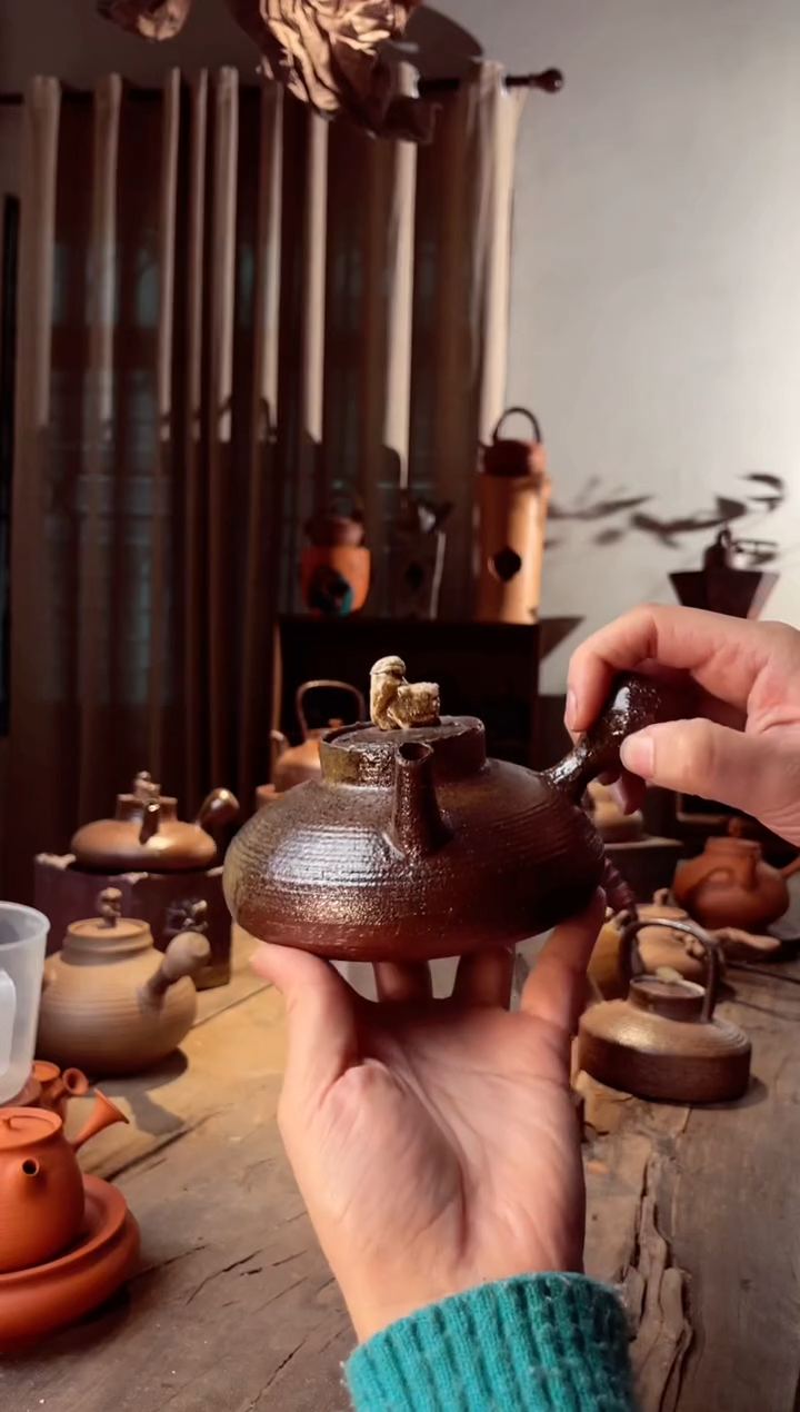 【闪购商品】壶柴烧狮子侧把纯手工