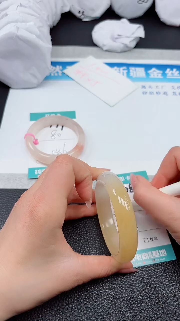 【闪购商品】石英质玉手镯未镶嵌A178