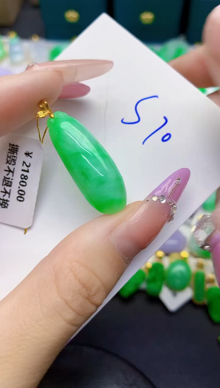 颈饰18K金镶嵌翡翠缅甸天然翡翠A货
