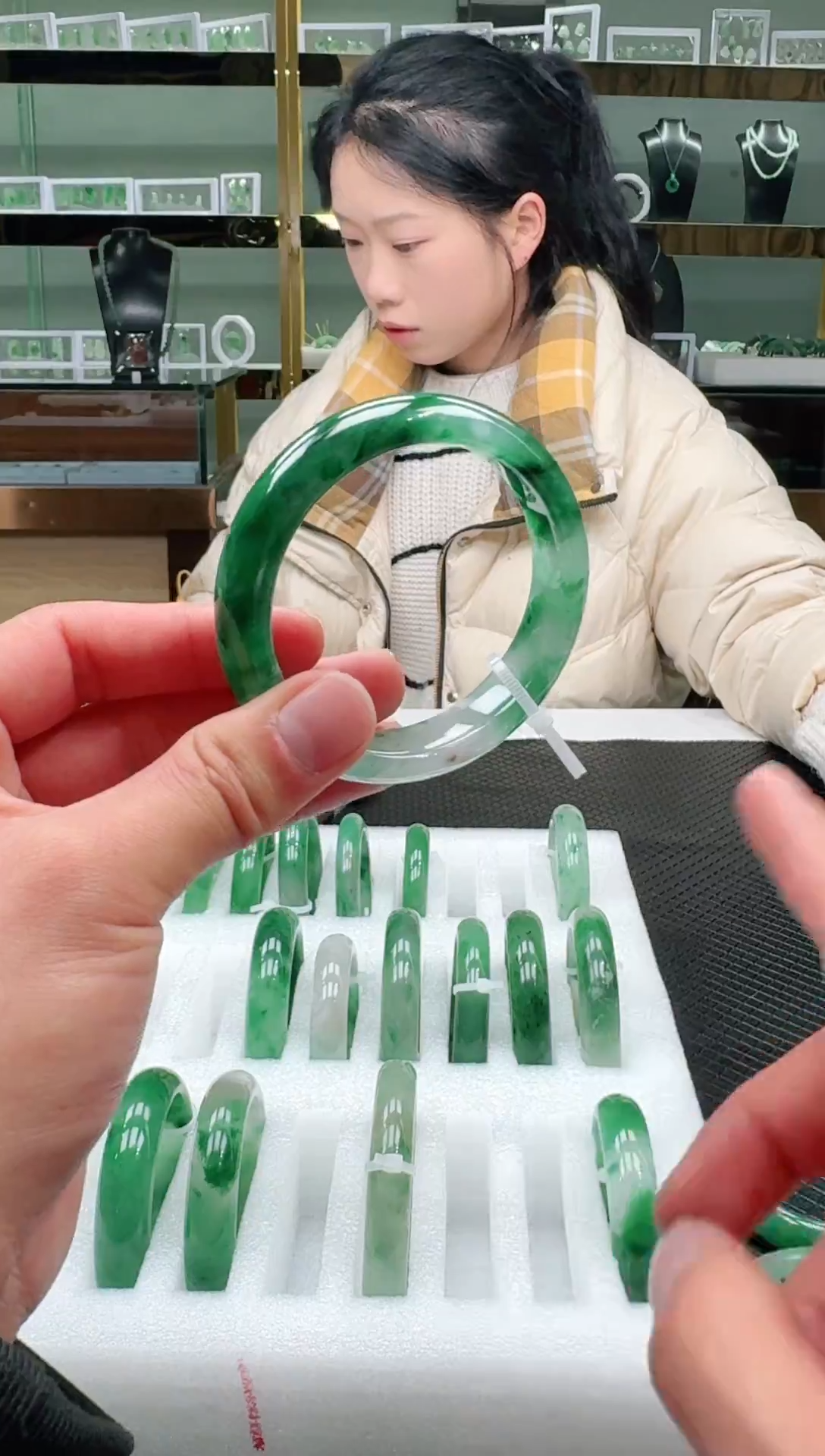 【闪购商品】石英质玉手镯未镶嵌非洲翠