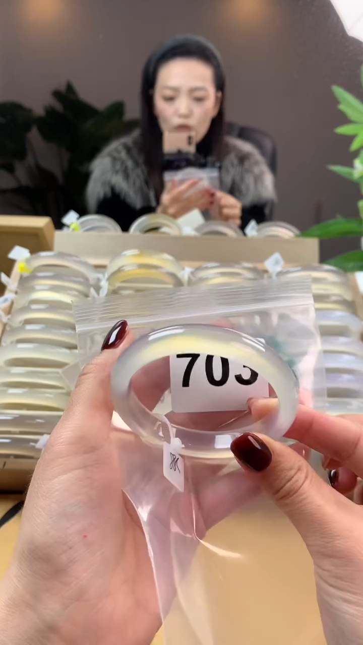 【闪购商品】玛瑙/玉髓手镯未镶嵌703