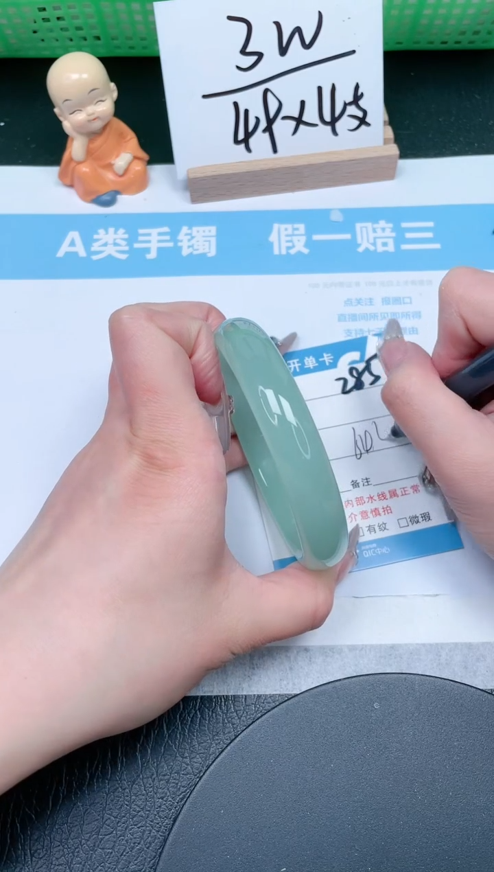 【闪购商品】石英质玉手镯未镶嵌285-64.3