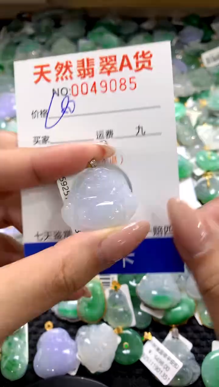 颈饰18K金镶嵌翡翠1111111111111111