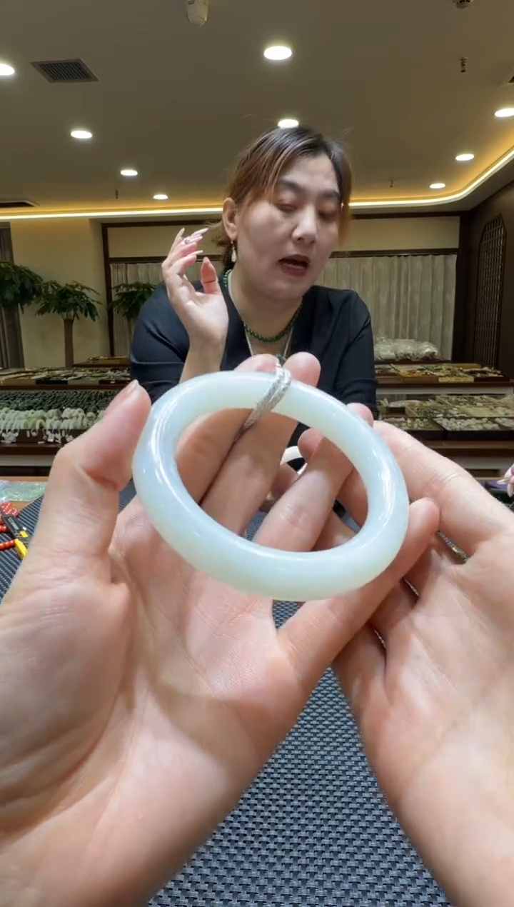 颈饰未镶嵌和田玉手镯55圆条