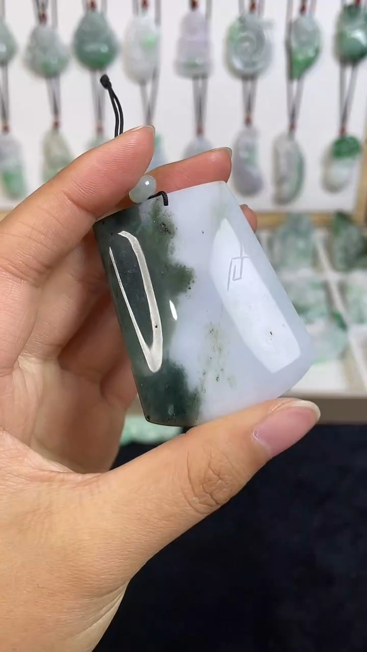 颈饰未镶嵌翡翠1