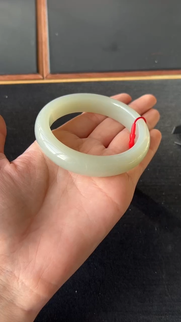 【闪购商品】和田玉手镯未镶嵌且末微色差近矿58