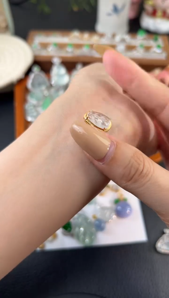 颈饰18K金镶嵌翡翠源头直播间