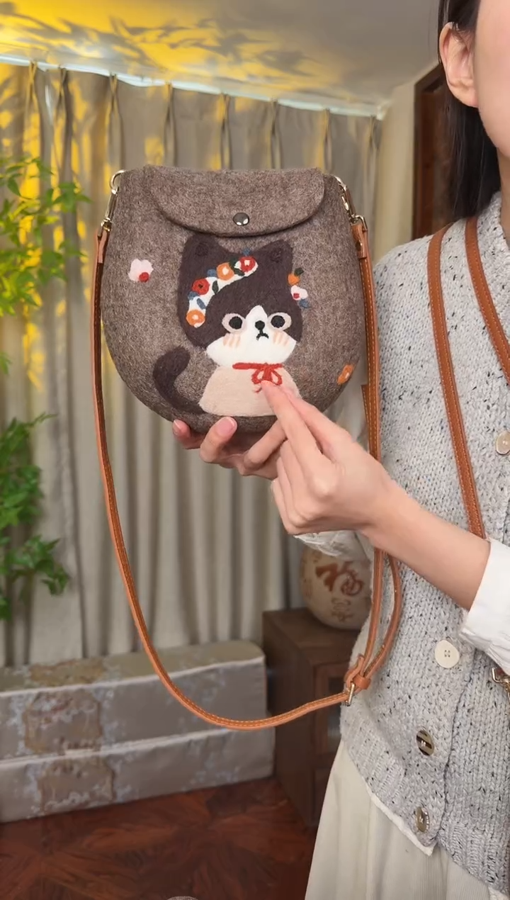 羊毛非遗羊毛毡包 蛋蛋包花环猫咪