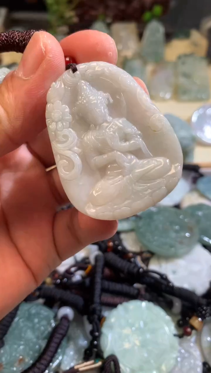 翡翠未镶嵌颈饰4/17/008