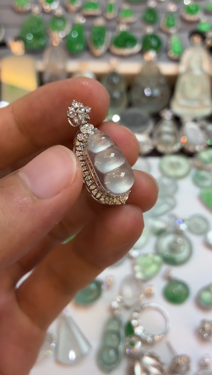 吊坠(不含链)18K金镶嵌翡翠豆子