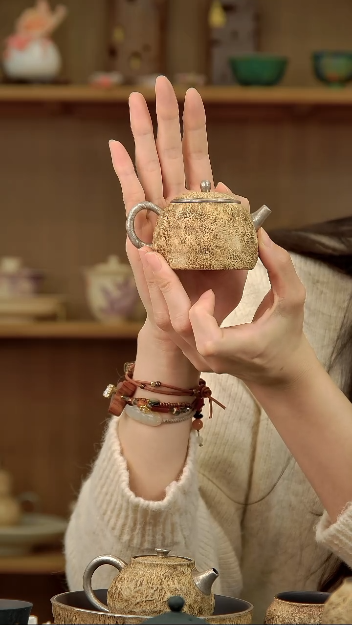 言野手作 粉引仿古秦权壶