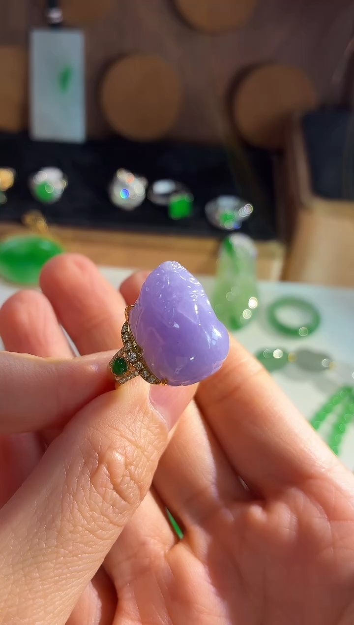 18K金镶嵌戒指翡翠戒指