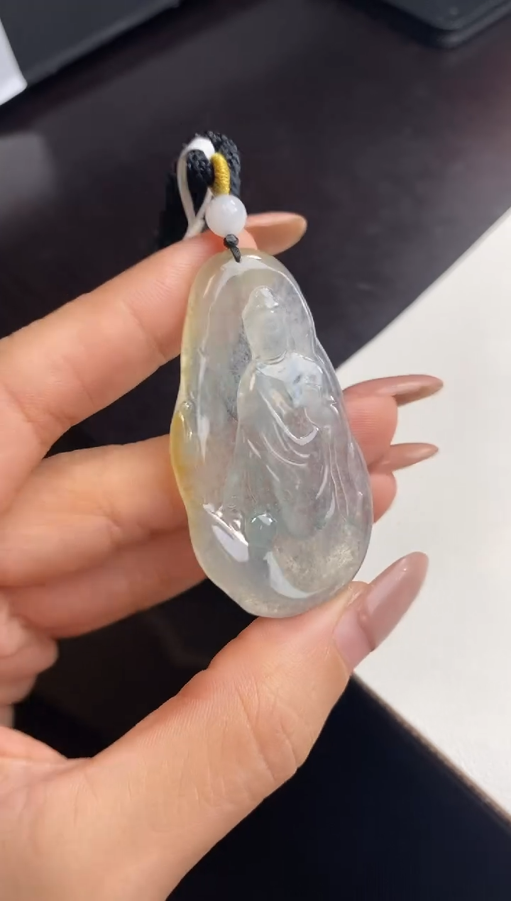 翡翠未镶嵌颈饰自在观音