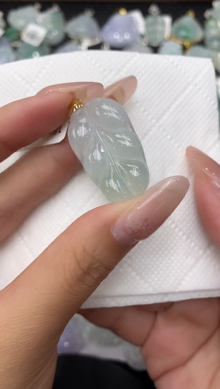 颈饰18K金镶嵌翡翠1111111111