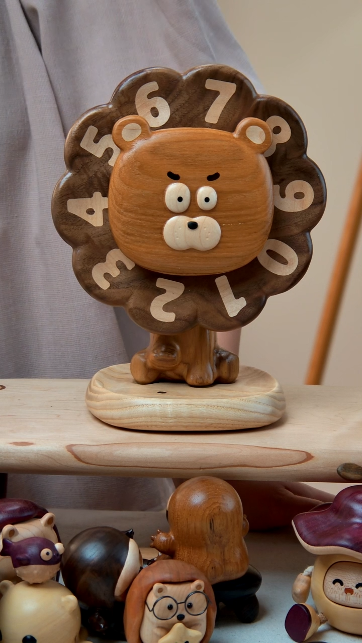 木?****乔罗布特巴乔  小狮子转盘微瑕