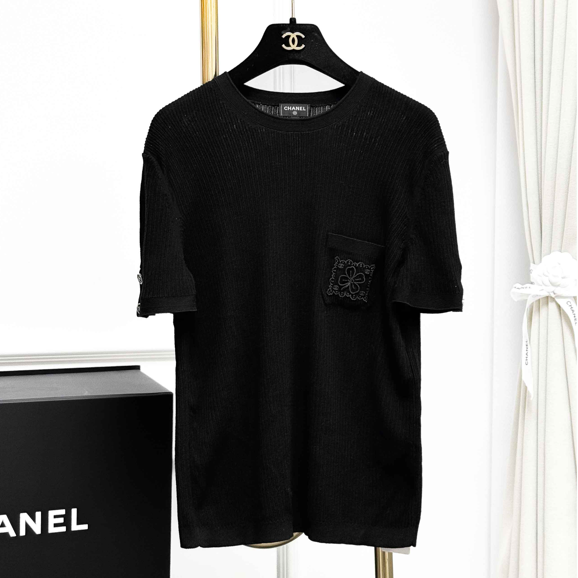 99新 Chanel/香奈儿 42码24P黑色口袋四叶草刺绣针织短袖上衣