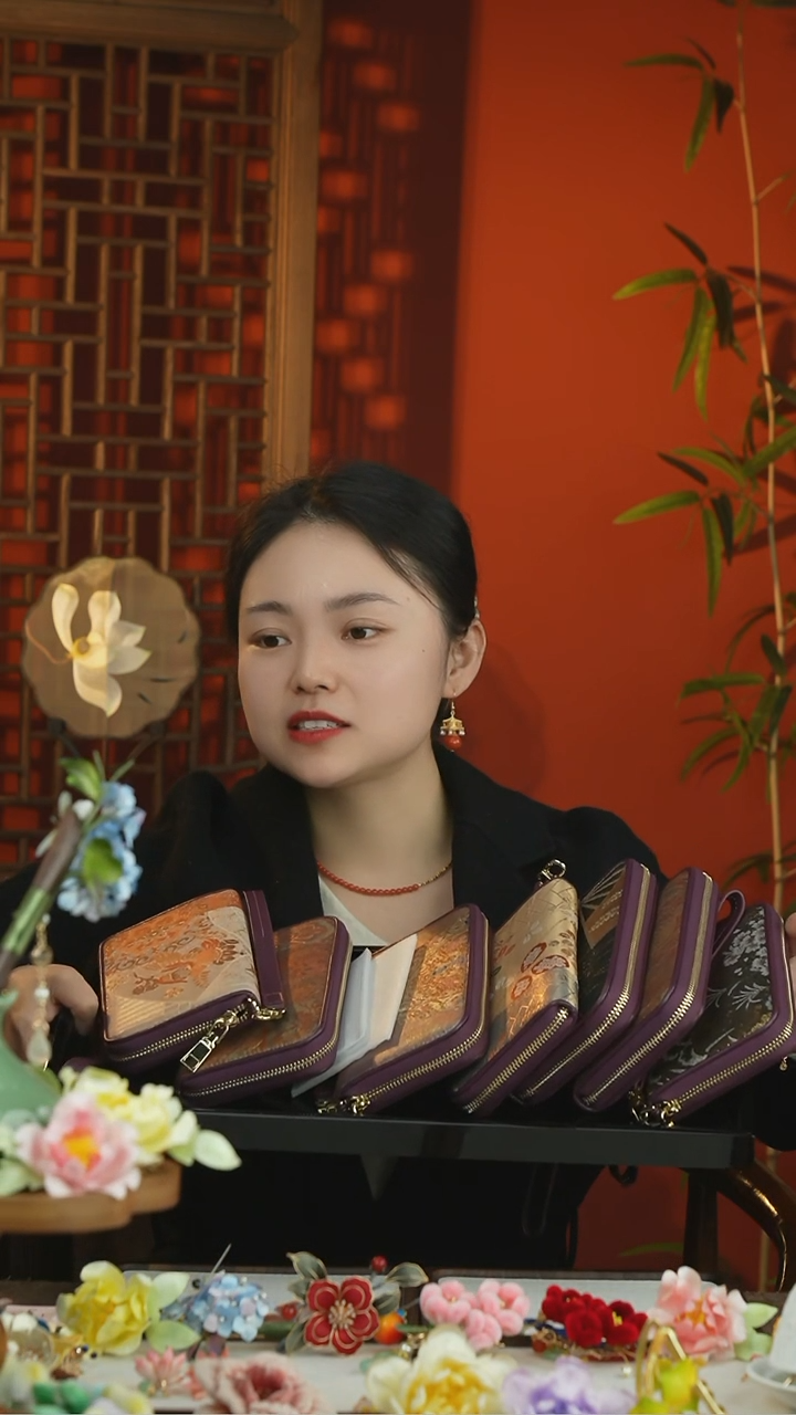 刺绣钱包随机发一个