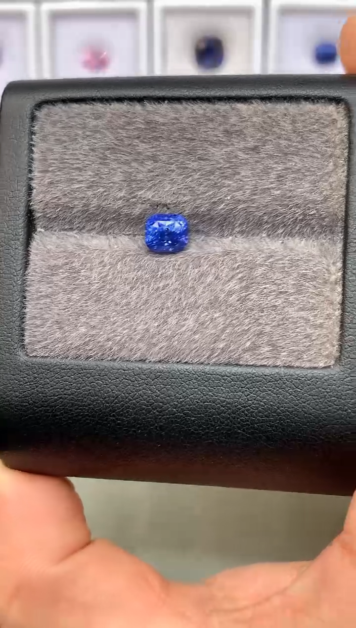 【闪购商品】定制蓝宝石裸石未镶嵌枕型 矢车菊蓝宝石 1.71ct