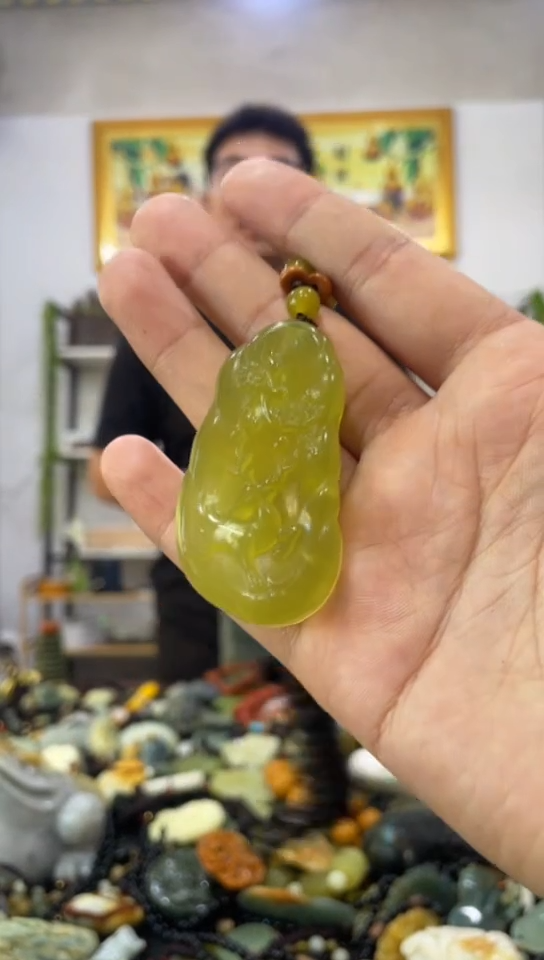 未镶嵌岫玉吊坠 