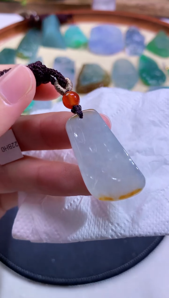 颈饰未镶嵌翡翠     