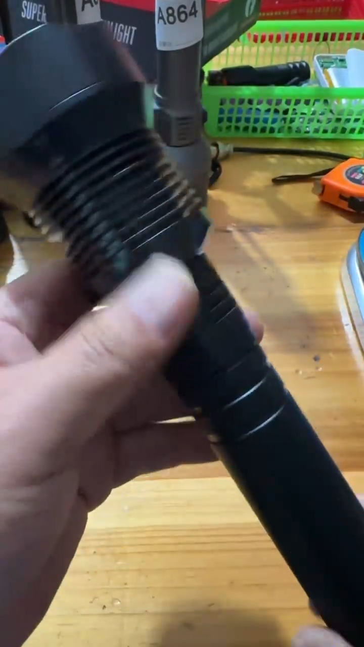 A866坏手电长款并联3.7V发1只