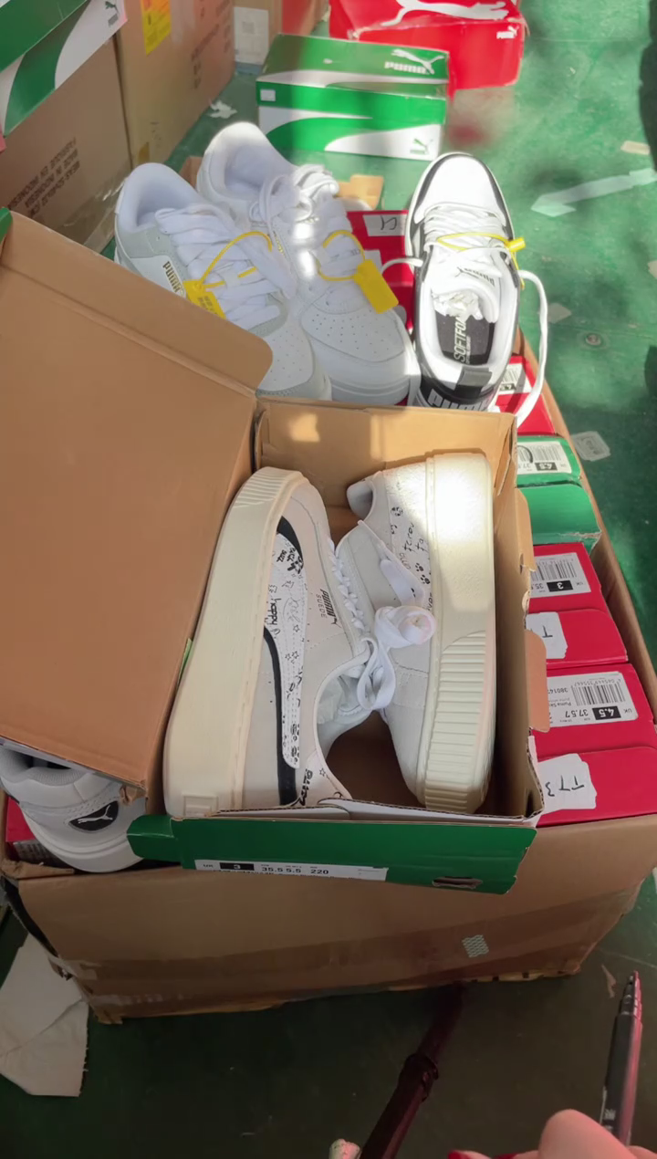 彪马时尚休闲运动鞋35.5M  UU33