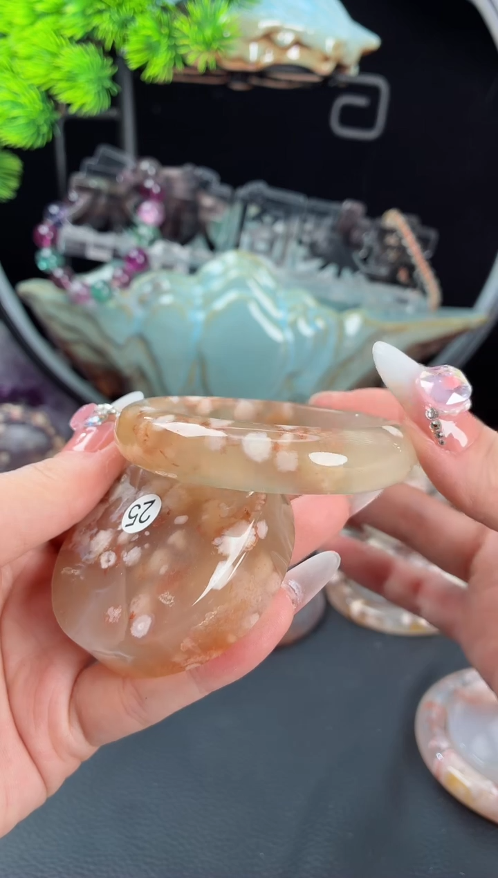 石英质玉手镯（圆镯）未镶嵌55