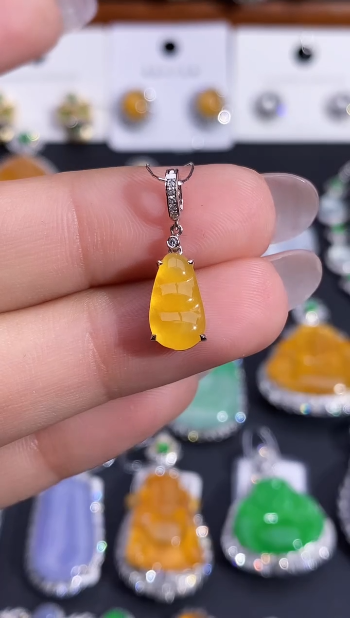【闪购商品】翡翠颈饰18K金镶嵌吊坠