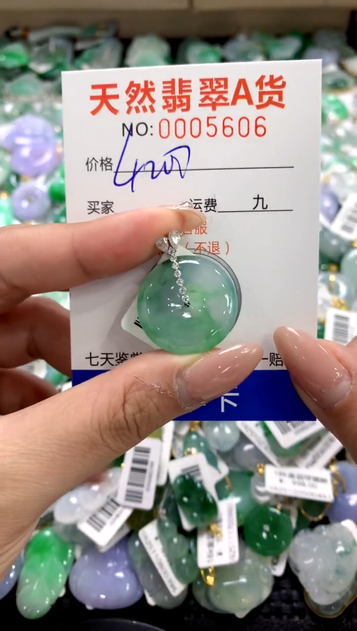 颈饰18K金镶嵌翡翠1111111111111111