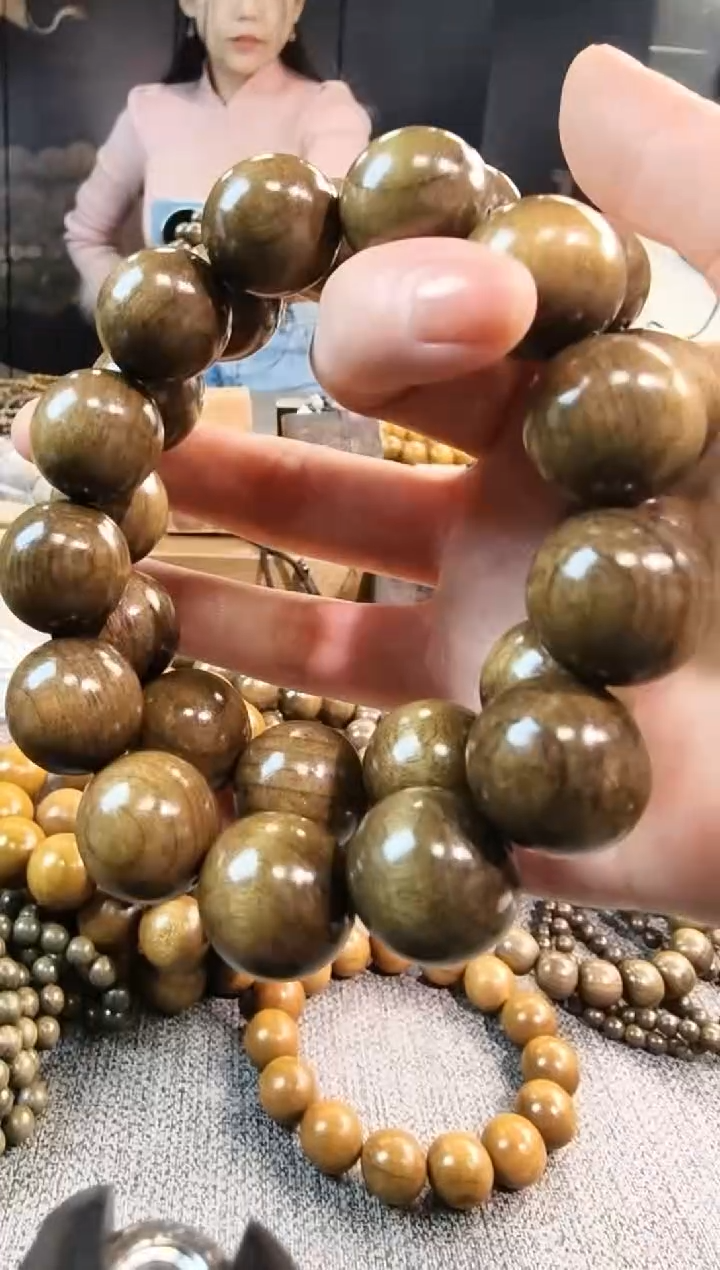 金丝楠1.8阴沉绿手串