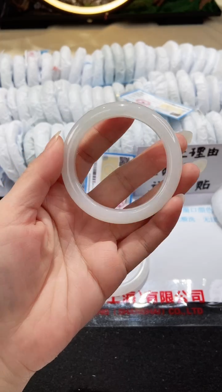 【闪购商品】石英质玉手镯未镶嵌120-52