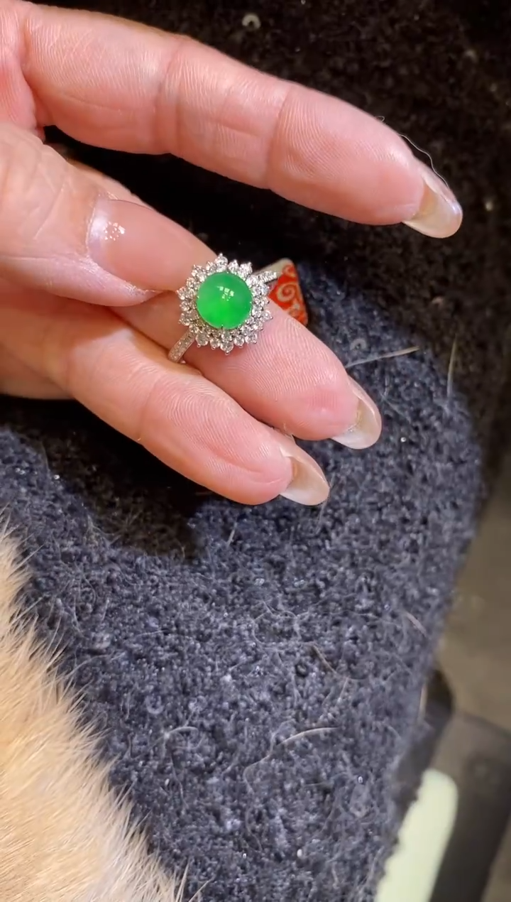 18K金镶嵌戒指翡翠戒指