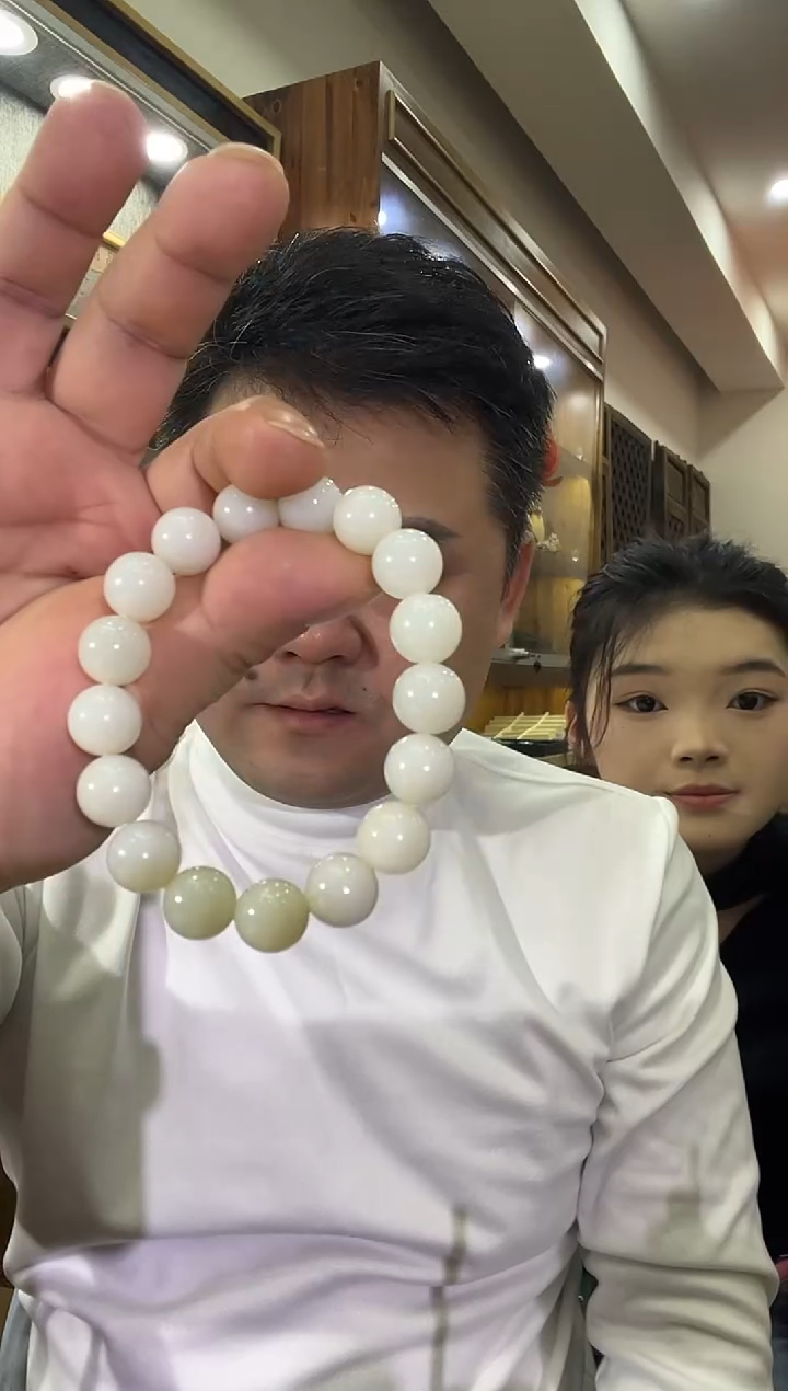 未镶嵌手串和田玉（白玉）龙***玩白玉手串