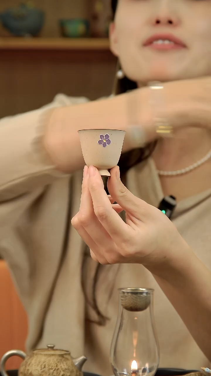 言野手作 粉彩小高足杯