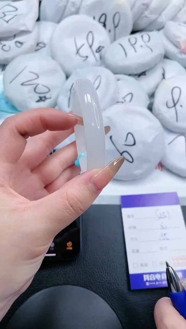 【闪购商品】石英质玉手镯未镶嵌10S231-55