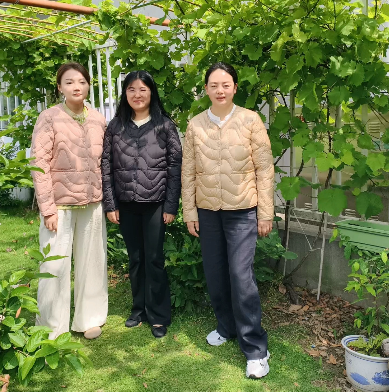 【空气感羽绒服】2025新款鹅绒服轻薄短款女士秋冬保暖羽绒服88111