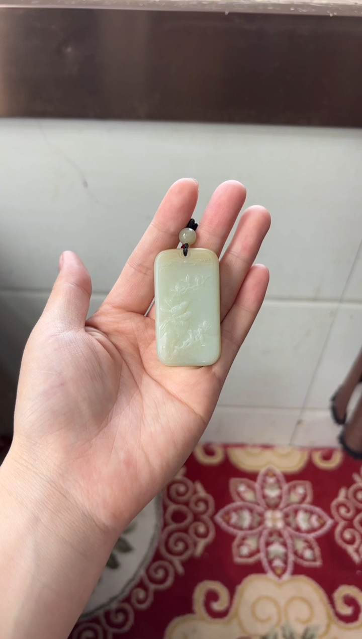 【闪购商品】和田玉吊坠(赠链)未镶嵌且末微色差迪克兰吊坠