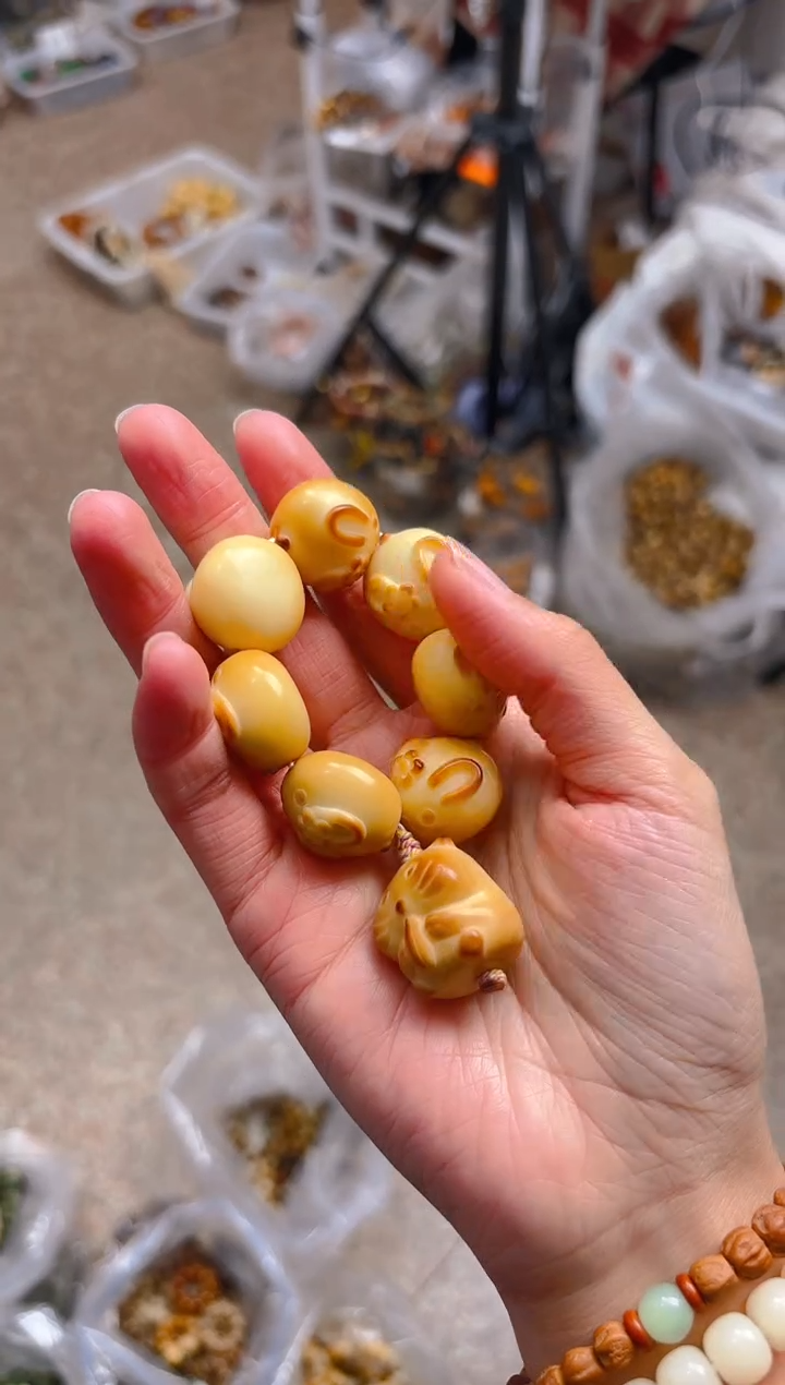 吊坠菩提根/象牙果黄色花兔手捻  小仓鼠
