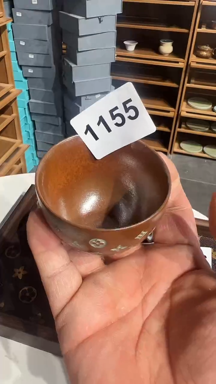 龙泉窑老花鸡心杯微瑕1155