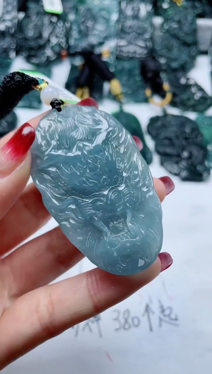 【闪购商品】翡翠颈饰未镶嵌           