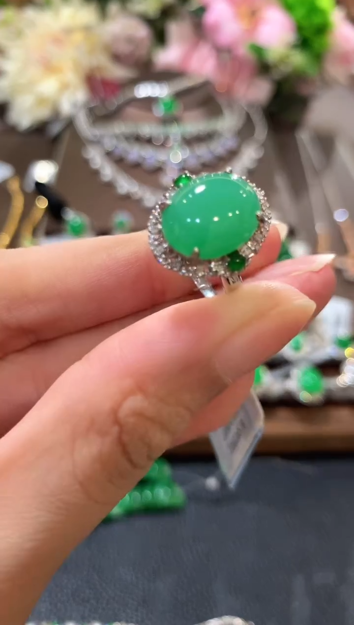 18K金镶嵌戒指翡翠m192  