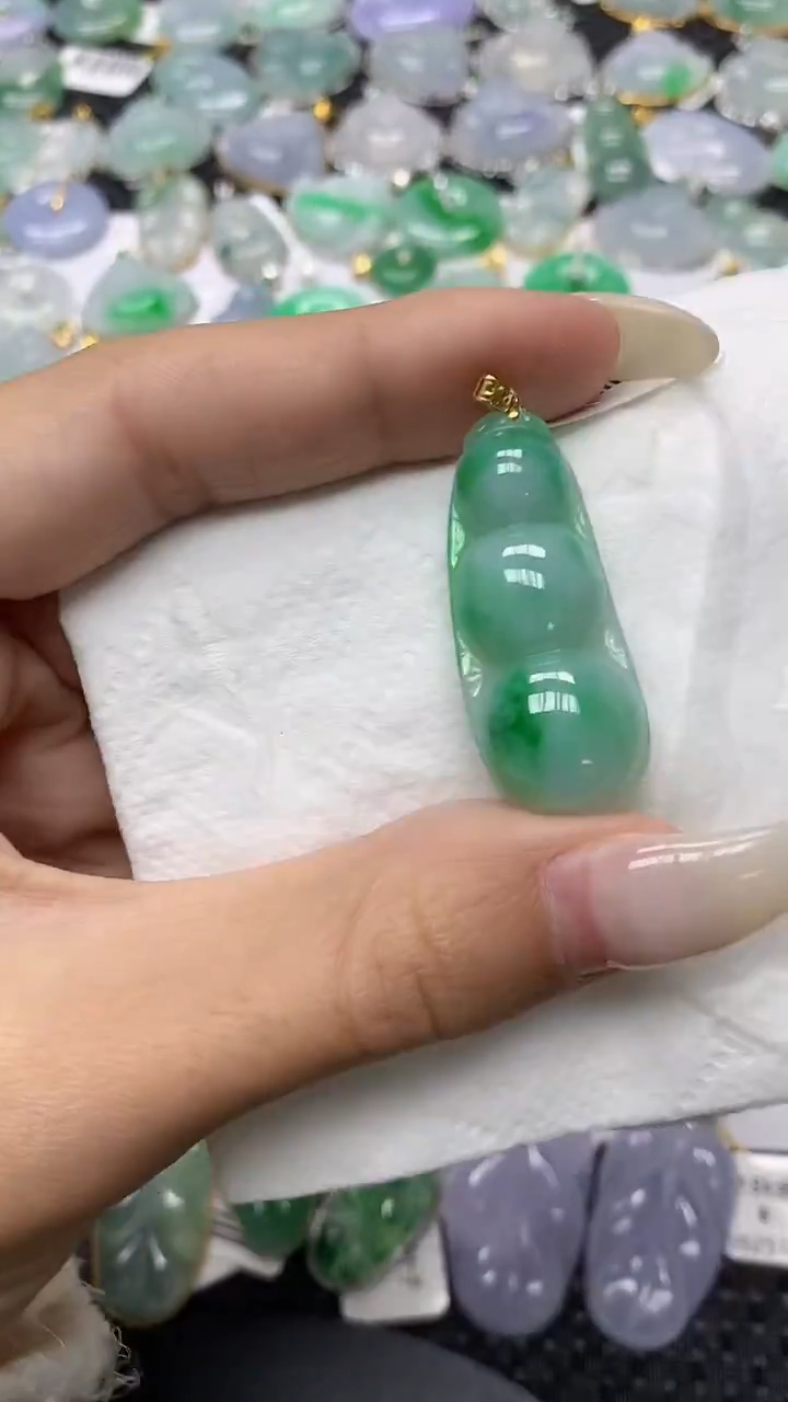 颈饰18K金镶嵌翡翠11111111111
