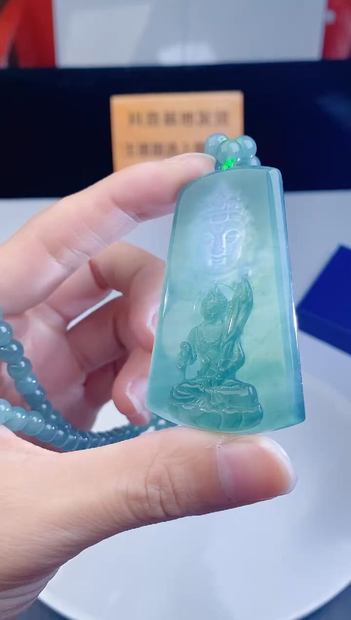 颈饰未镶嵌翡翠 