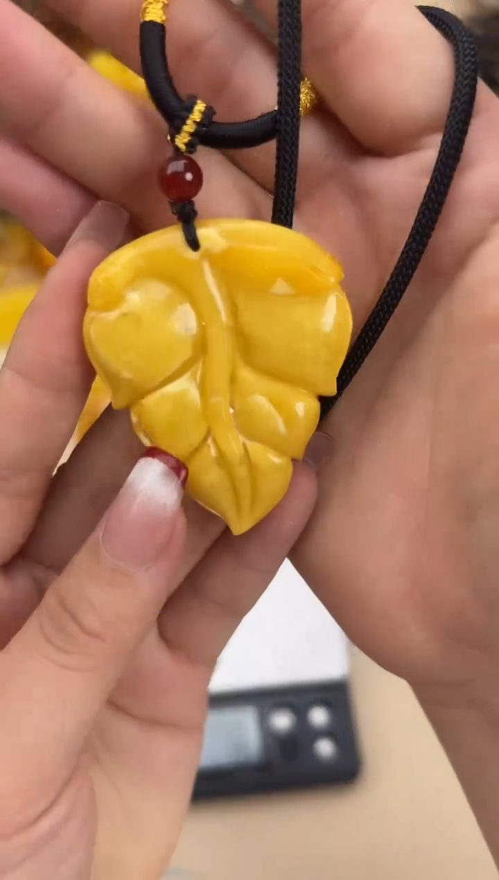 【闪购商品】琥珀裸石未镶嵌蜜蜡吊坠