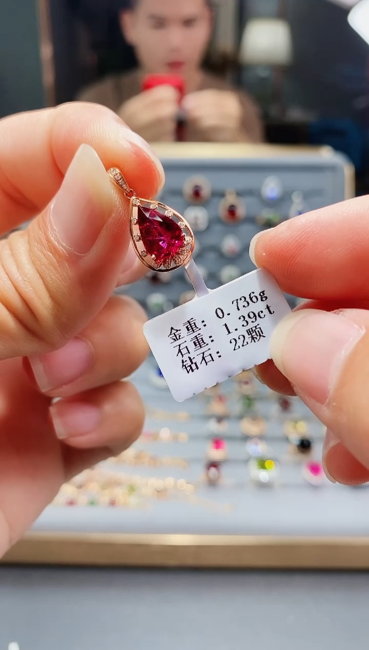 【闪购商品】18K金镶嵌颈饰碧玺1.39.