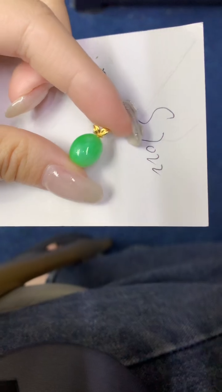 翡翠18K金镶嵌颈饰缅甸天然翡翠A货