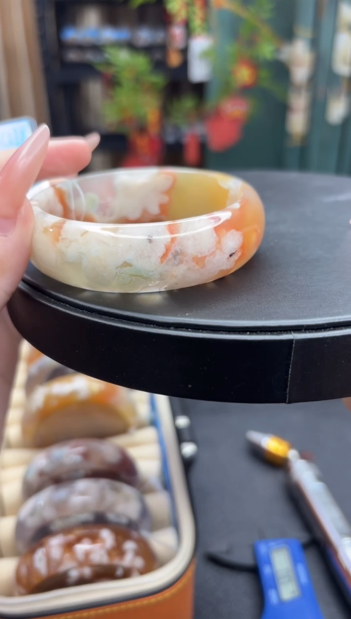 【闪购商品】石英质玉手镯未镶嵌616（61圈）